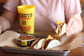 New Dickey’s Barbecue Pit Hosts 3-Day Grand Opening in Brenham